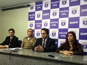 Representantes da PM, Polícia Civil e Instituto de Criminalística conversaram com a imprensa nesta quarta sobre homicídio de adolescente em Escada (Foto: Vitor Tavares / G1)