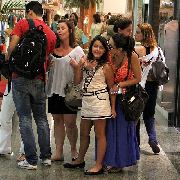 Giovanna Lancellotti e amigas (Foto: Marcus Pavão/AgNews)