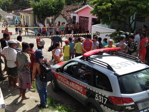 Vítima foi baleada a cerca de 20 metros do trabalho, em Santa Rita na Paraíba (Foto: Walter Paparazzo/G1)