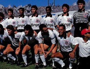 Márcio Bittencourt em foto oficial da equipe campeã brasileira em 1990 (Foto: Divulgação)