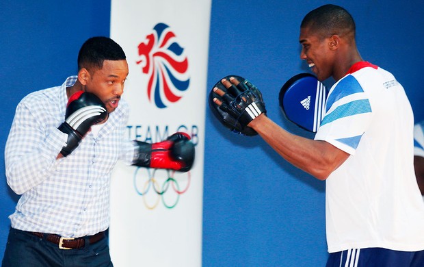 ator Will Smith visita os atletas britânicos para Londres (Foto: AP)