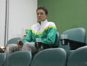 Keirrison assistiu a vitória do Coritiba sobre Nacional-AM (Foto: Gabriel Hamilko / GloboEsporte.com)