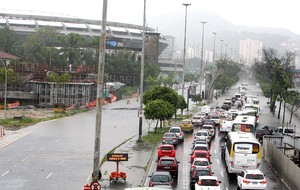 estádio Maracanã chuva alagamento (Foto: Severino Silva / Agência Estado)