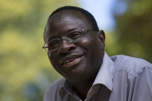 Karamba Diaby pode se tornar o 1º negro no Parlamento alemão (Foto: Thomas Peter/Reuters)