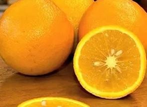 Nego Véio vende laranjas e bergamotas  (Foto: Reprodução RBS TV)