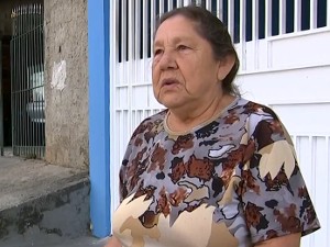 A aposentada Maria Aparecida ensinou os netos a pouparem água (Foto: Reprodução/TV Tem)