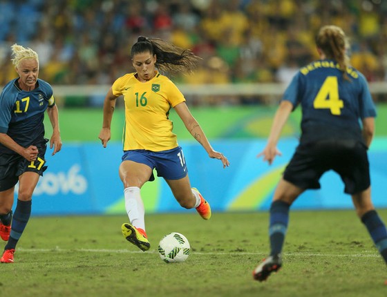 Bia Zaneratto no jogo contra a Suècia (Foto:  Gonzalo Fuentes / Reuters)