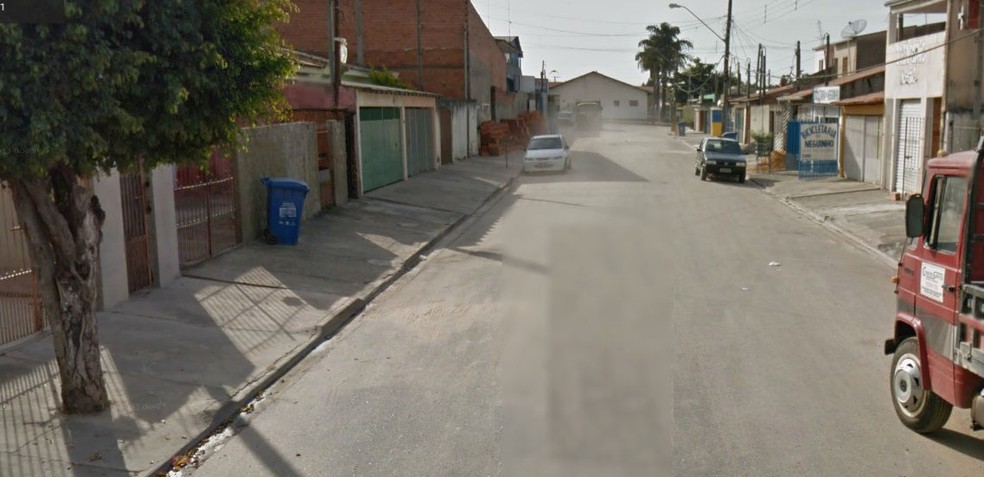Dono caminhava com o pit bull no bairro Vitória Régia em Sorocaba (Foto: Reprodução/Google Street View)