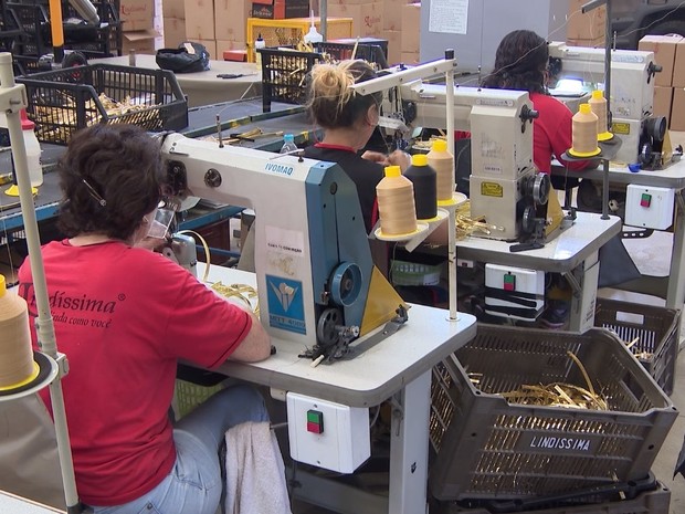 Fábrica de calçados em Nova Serrana (Foto: TV Integração/Reprodução)