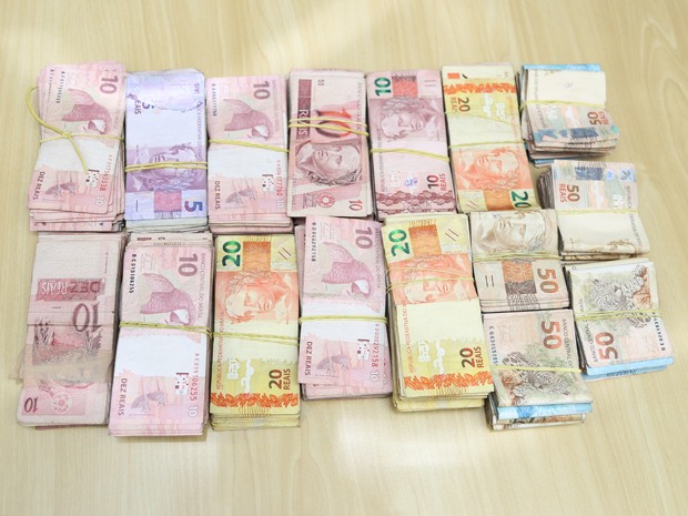 Dinheiro apreendido pela Polícia Federal (Foto: Polícia Federal / Divulgação)