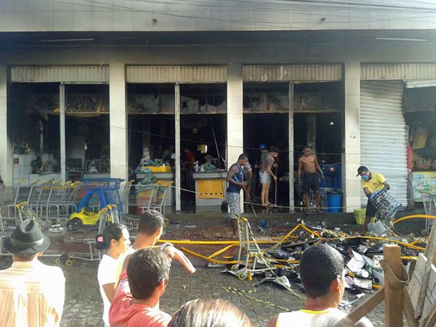 Incêndio destrói supermercado no centro de Aliança, Mata Norte de PE (Foto: Divulgação / Maylson Thyago)