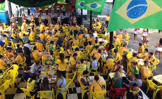 Australianos lotam Beira-Rio, comem churrasco e caem no 