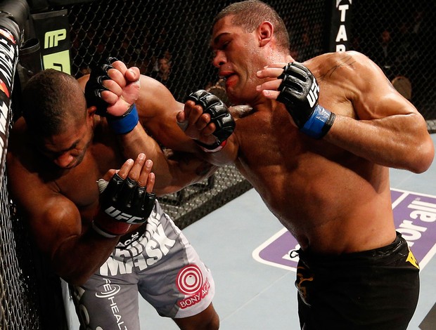 UFC 156 Alistair Overeem  Antonio Pezao Silva (Foto: Agência Getty Images)