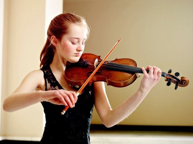 A violinista Noa Wildschut, da Holanda, é homenageada no 3º Festival Internacional de Música Clássica de João Pessoa (Foto: Merlijn Doomernik/Divulgação)