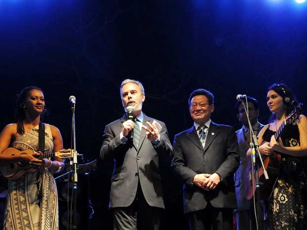O ministro das relações exteriores, Antônio Patriota, e o secretário da ONU para a Rio+20, Sha Zukang, discursam durante apresentação da banda Sururu na Roda (Foto: Alexandre Durão/G1)