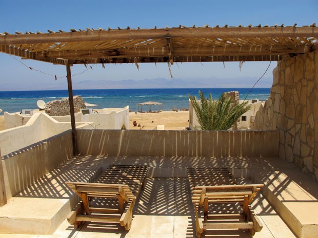 O resort 'La Sirene', na Península do Sinai, no Egito, está vazio depois que um golpe militar derrubou o presidente do país (Foto: Clemens Wortmann/AFP)