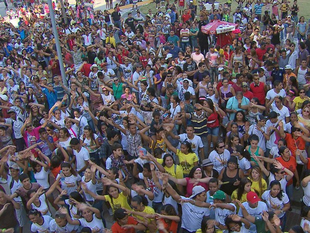 Jovens foram maioria na Marcha para Jesus, no Recife. (Foto: Reprodução / Tv Globo)