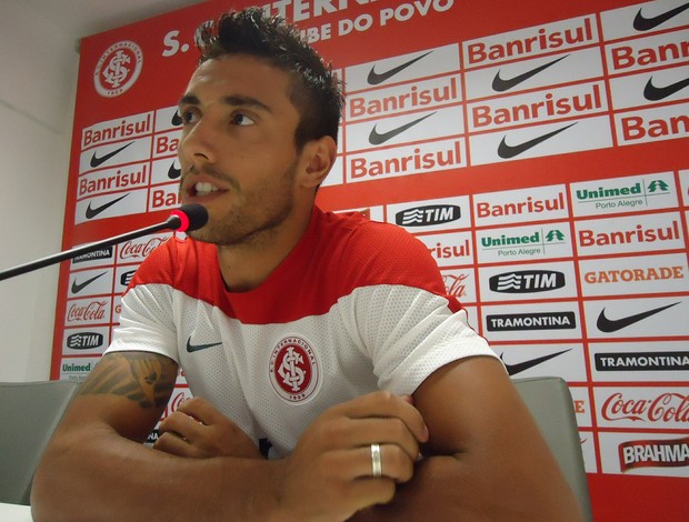 Lateral do Internacional faz golaço e entra na enquete de gol mais bonito