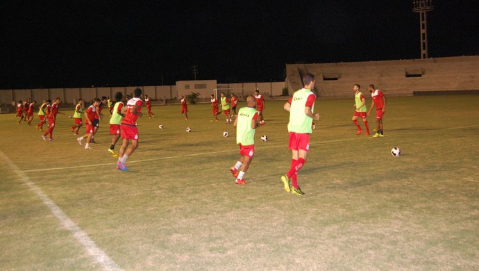 Treino do Campinense no Amigão (Foto: Silas Batista / GloboEsporte.com)