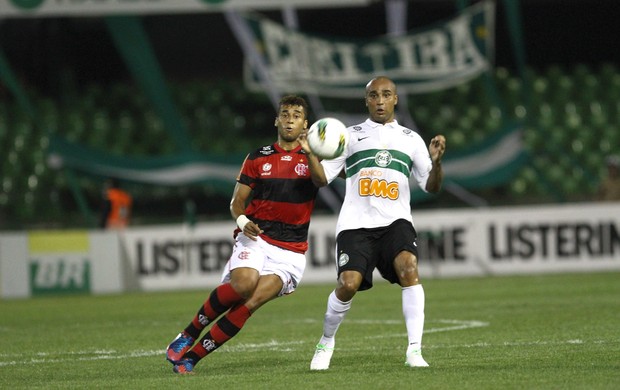 Wellinton Flamengo e Deivid Coritiba (Foto: Geraldo Bubniak / Ag. Estado)