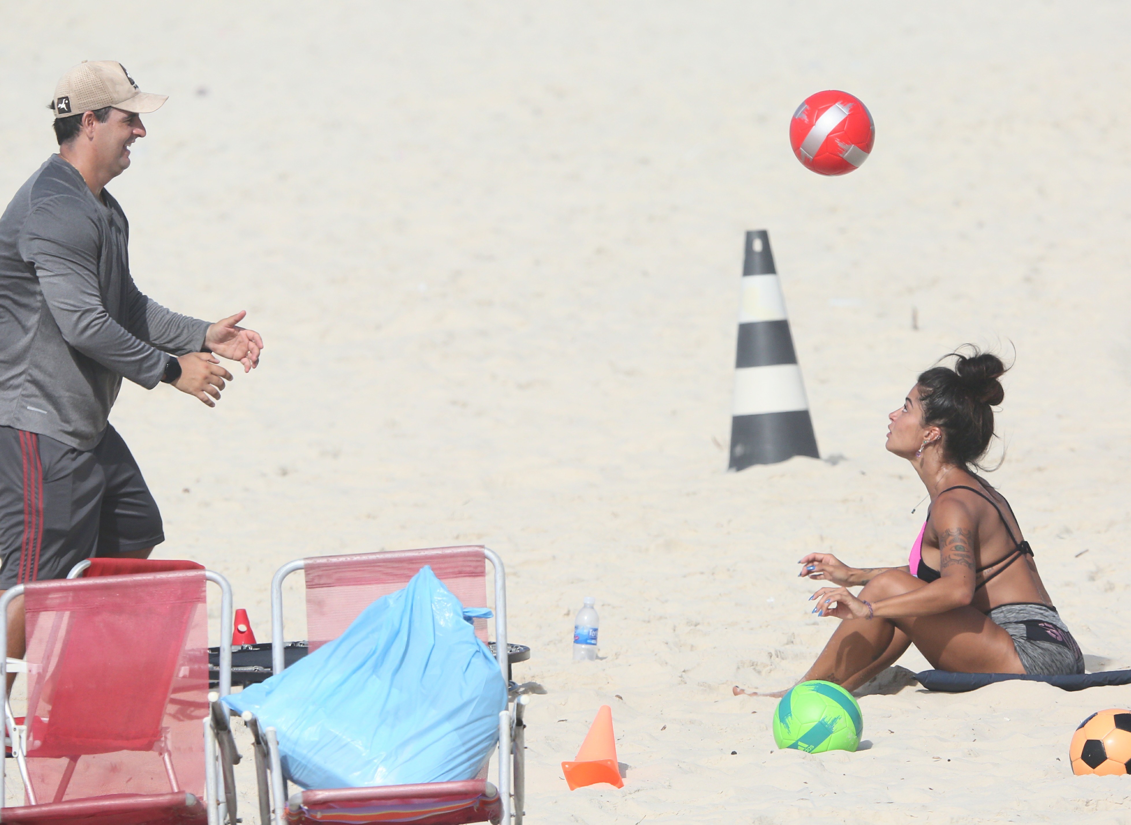 Aline Riscado em praia do Rio (Foto: Dilson Silva/Agnews) Aline Riscado em praia do Rio (Foto: Dilson Silva/Agnews)