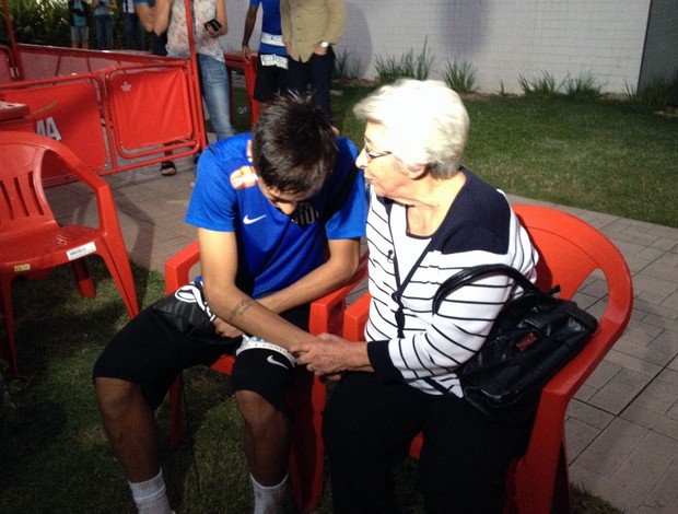 Neymar e Almira Esporte Espetacular2 (Foto: Paloma Fukusig / TV Globo)