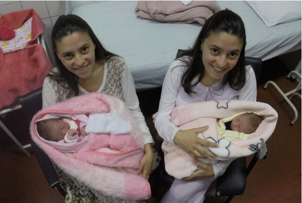 vale este - Gmeas Joyce,  esquerda, e Jssica deram  luz Emanuelle e Valentina no domingo (26) em Iara (Foto: Lucas Lemos/Hospital So Donato)