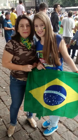 Ana Elisa, 13 anos, foi com a mãe, Aparecida, para a Paulista