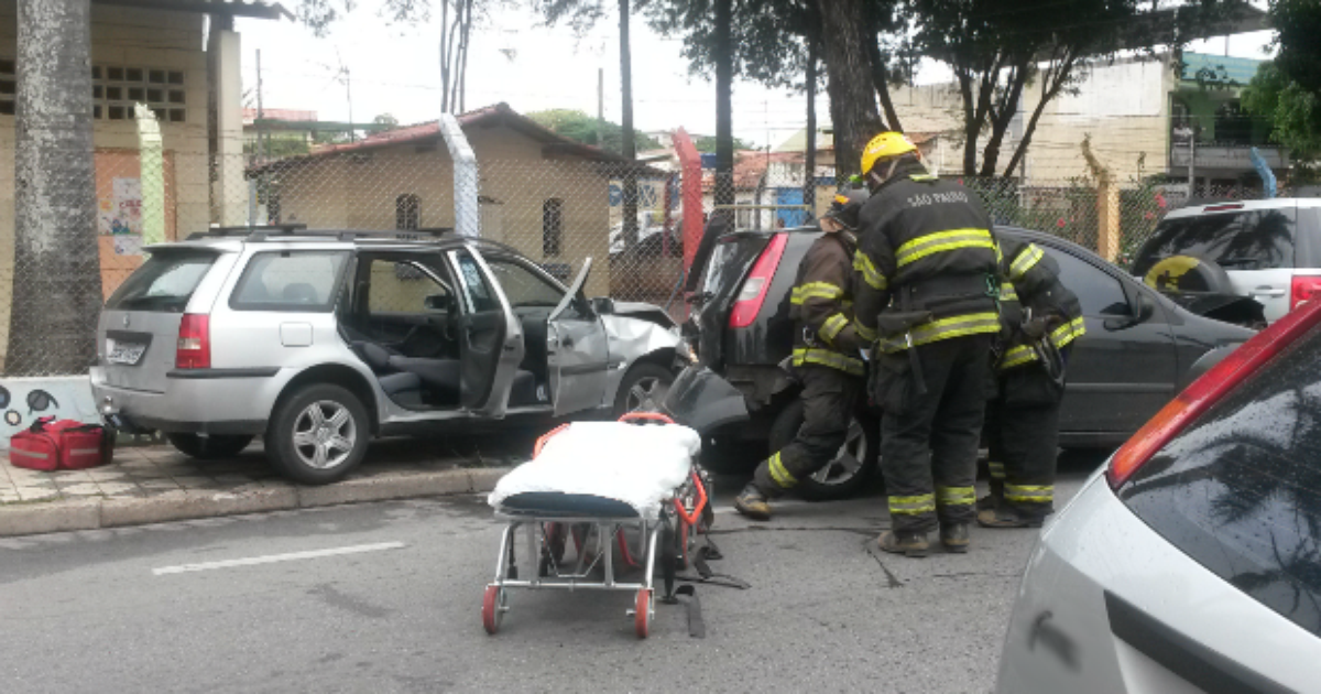 G1 Acidente envolvendo três veículos deixa dois feridos em Sorocaba notícias em Sorocaba e G1 Acidente envolvendo três veículos deixa dois feridos em Sorocaba notícias em Sorocaba e