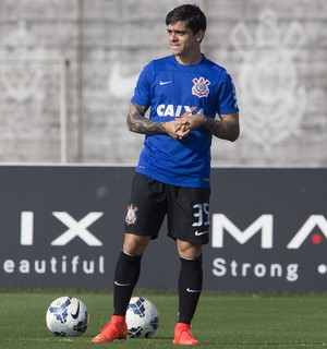 Fagner faz mistério, mas espera final feliz em negociação com o Timão