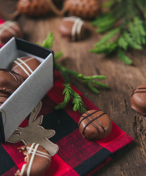 Ótima opção para a ceia de Natal, os bombons de panetone também podem virar presente em uma caixinha natalina (Foto: Divulgação)