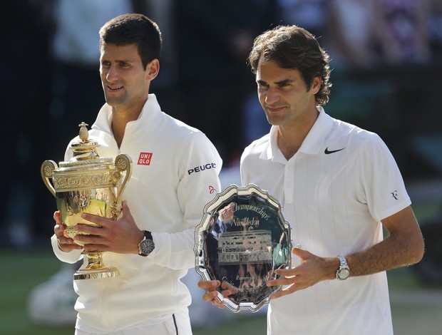 Djokovic bate Federer, leva penta de Wimbledon e iguala feito de Borg