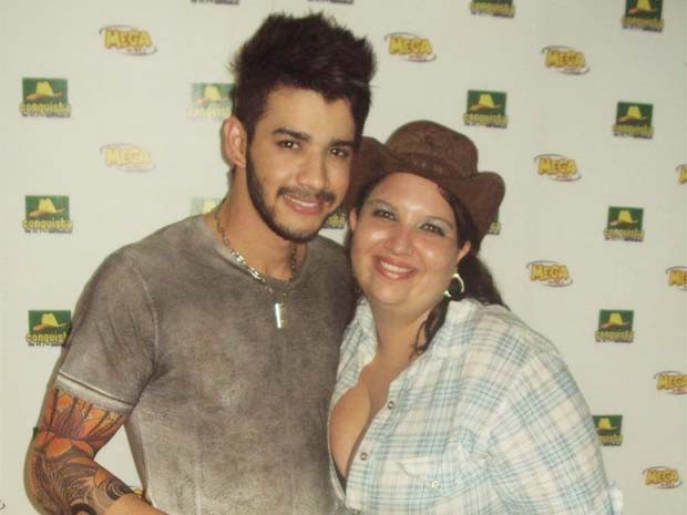 Letícia, de Ribeirão Preto, tatuou iniciais de Gusttavo Lima no corpo e já terminou o namoro por causa do ídolo (Foto: Letícia Tonasso/Arquivo Pessoal)