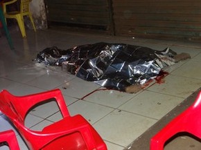 Homicídio aconteceu em bar de Santana, no Amapá (Foto: Herinaldo Nascimento/Dicom/4º BPM)