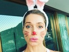 Letícia Spiller posta foto maquiada de coelhinha e recebe elogios