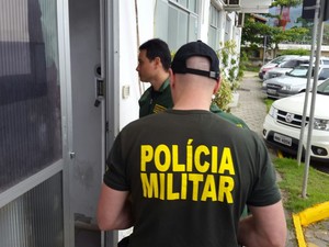 Gaeco apreendeu documentos na prefeitura de Itapema (Foto: Luiz Souza/RBS TV)