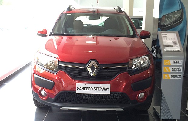 [Imagem: sandero-nas-lojas-4.jpg]