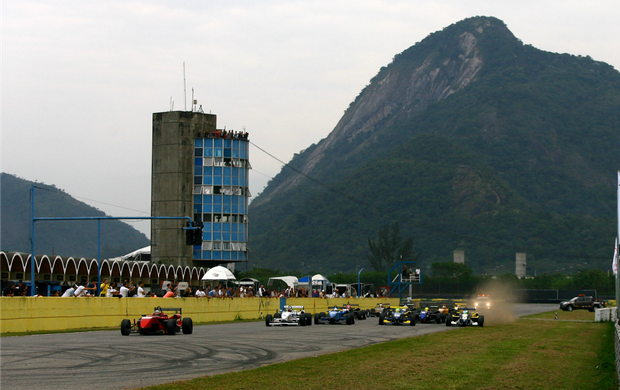 Largada da Fórmula 3 Sul-Americana em Jacarepaguá (Foto: Bruno Terena / Divulgação)