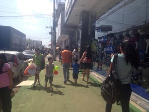 Movimento de compradores não empolgou lojistas neste sábado, 8 (Foto: Jéssica Alves/G1)