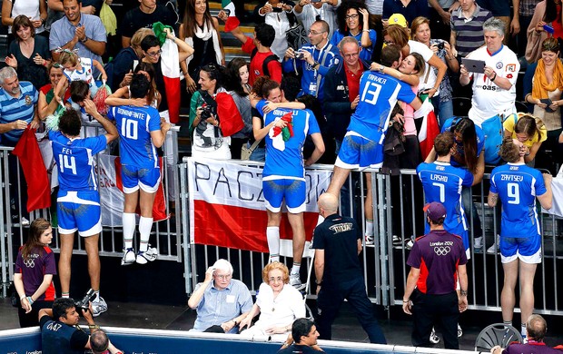 Itália comemora bronze no vôlei contra a Bulgária (Foto: Reuters)