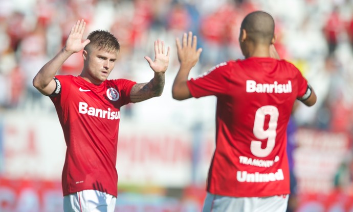 Sasha e Wellington Paulista marcam contra o Aimoré (Foto: Alexandre Lops / Inter, DVG)