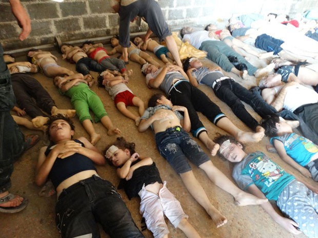 Dezenas de pessoas, sendo muitas crianças, morreram nos ataques com gases lançados na última quarta (Foto: Shaam News Network/AP)