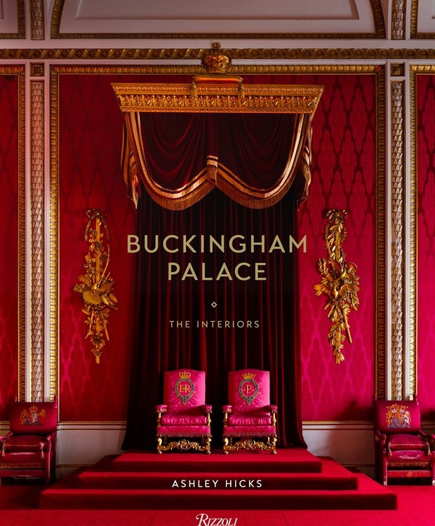 O livro "Buckingham Palace: The Interiors" mostra 21 cômodos do palácio nunca exibidos antes (Foto: Editora Rizzoli/ Reprodução)