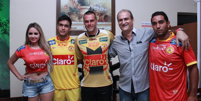  - Atlético Sorocaba apresenta uniformes para a temporada 2014 Img_5051_1