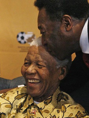 pelé e mandela (Foto: Reprodução/Twitter)