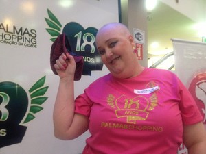 Gladis Elaine Kegler Faria fez questão de tirar a boina para desfilar em Palmas (Foto: Jesana de Jesus/G1)