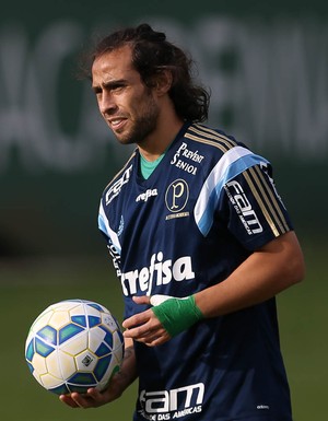 Oswaldo elogia Valdivia e projeta sequência antes de saída para seleção