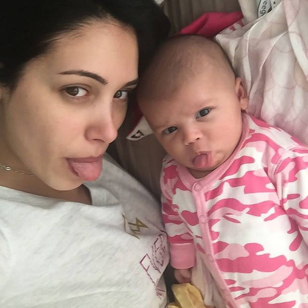Bella Falconi e a filha (Foto: Reprodução/Instagram)
