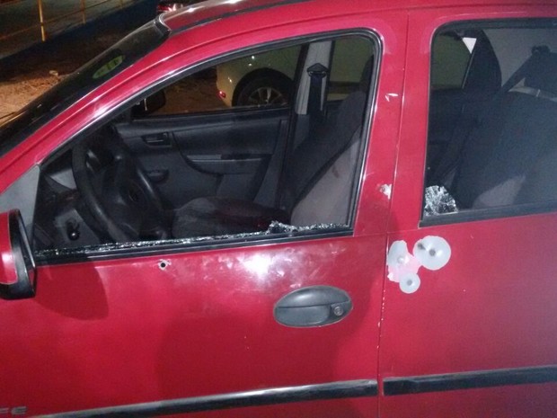 Durante a ação, a tiros também atingiram o carro do vereador (Foto: Divulgação/Polícia Civil)