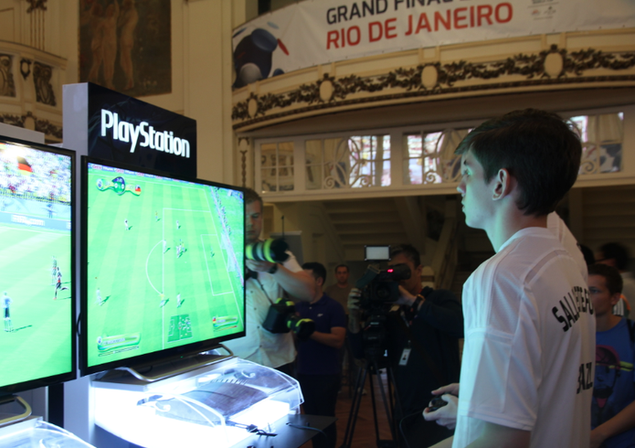 O brasileiro Rafael Salles foi eliminado nas quartas de final do FIWC (Foto: Zíngara Lofrano / TechTudo) O brasileiro Rafael Salles foi eliminado nas quartas de final do FIWC (Foto: Zíngara Lofrano / TechTudo)